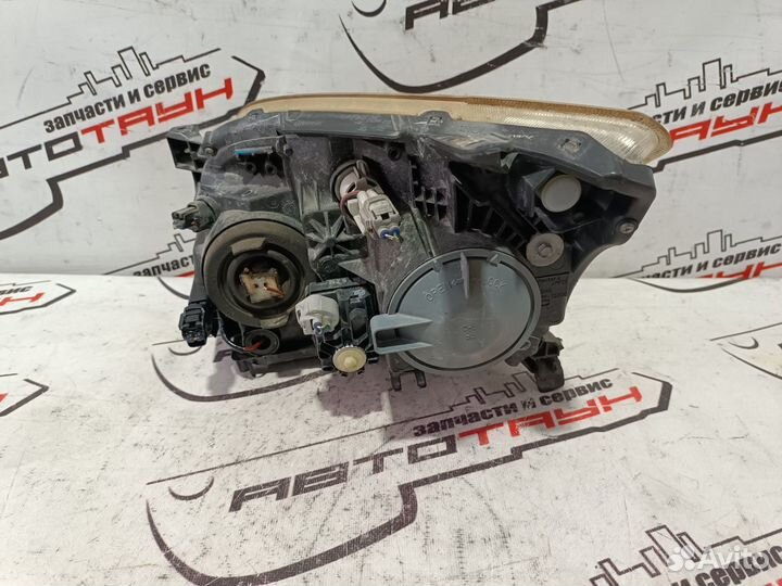 Фара toyota avensis ADT250 ADT251 AZT250 AZT250W AZT251 AZT251W AZT255 AZT255W CDT250 ZZT250 ZZT251