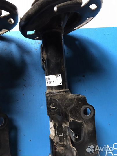 Передний амортизатор Мазда 3 бм (левый, правый)