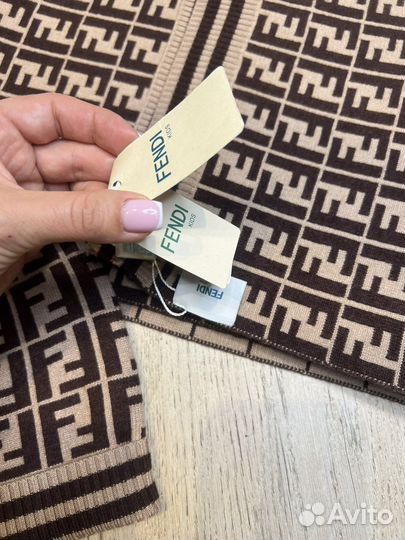 Комплект шапка и шарф Fendi