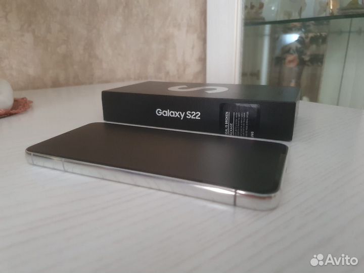 Samsung Galaxy S22, 8/128 ГБ