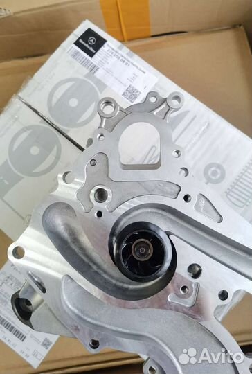 Насос водяной m276 оригинал новый A2762000801