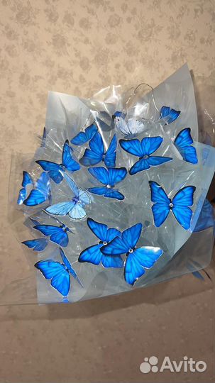 Букет светящихся бабочек