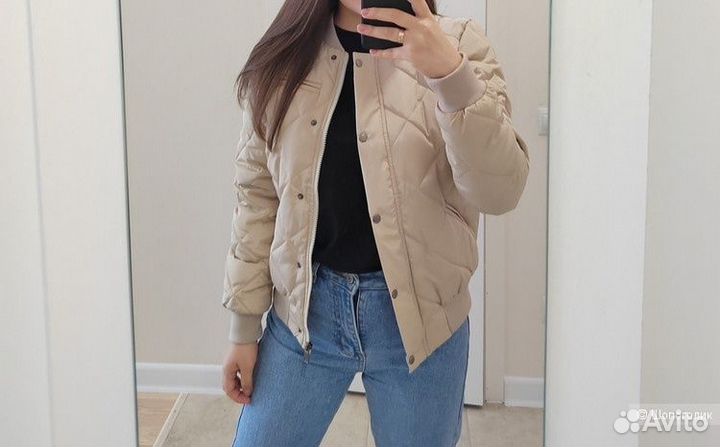 Бомбер куртка