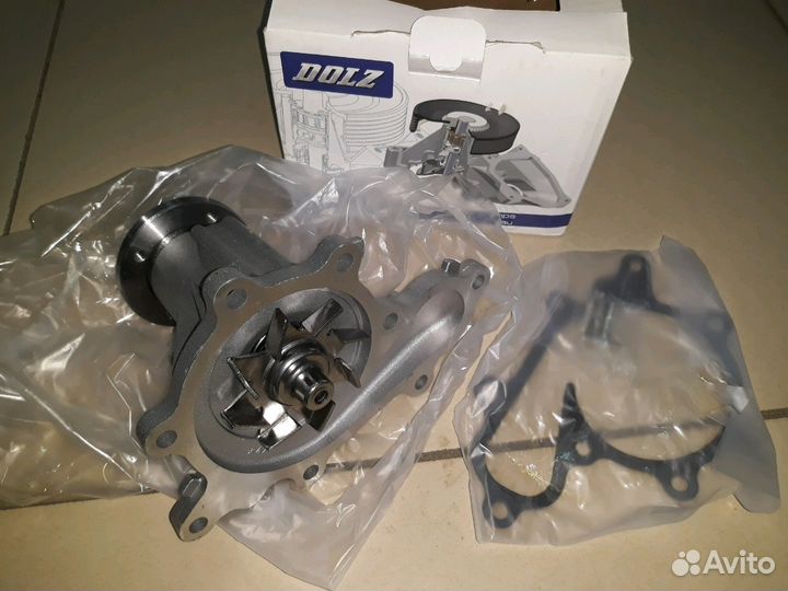 Помпа Nissan Navara Pathfinder 21010-EB30A