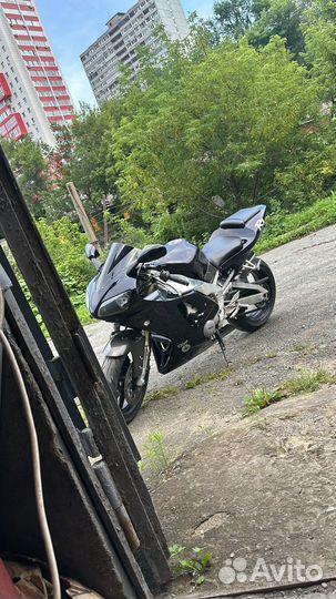 Yamaha YZF R1