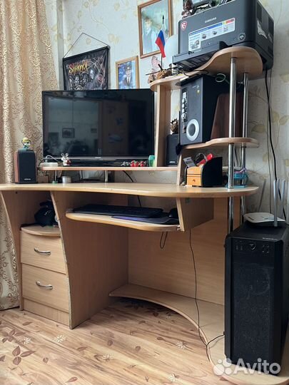 Компьютерный стол