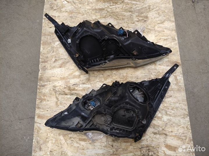 Фара левая / правая Honda CR-V 3