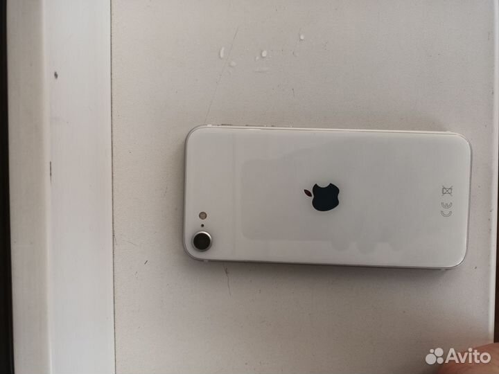 Телефон iPhone SE 2020