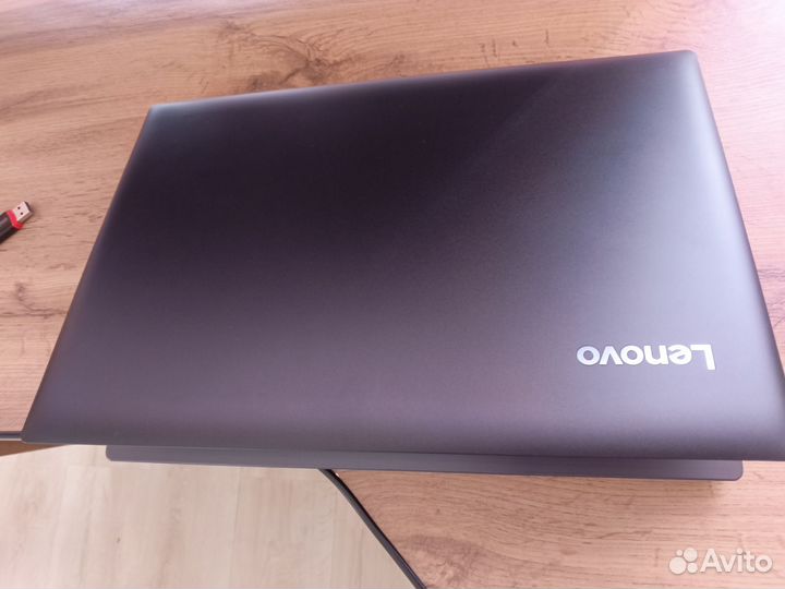 Lenovo 4ядра/8гб/2 видеокарты/батарея держит заряд