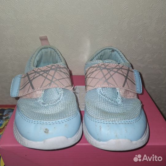 Кроссовки для девочки 26
