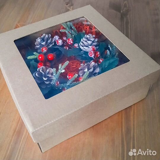 Подарочные картонные коробки с окном