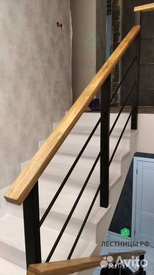 Лестница деревянная