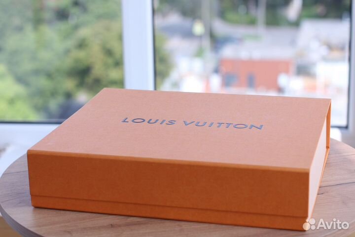 Коллекционная книга Louis Vuitton Manufactures