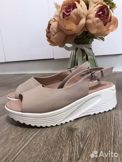 Босоножки женские новые