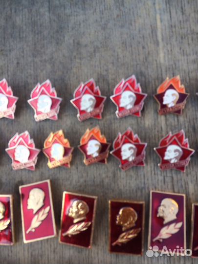 Советские значки для октябрят, пионеров