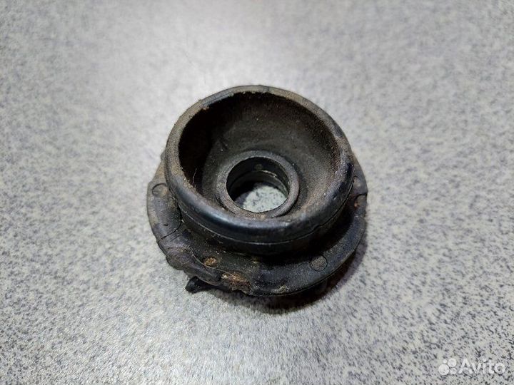 Подушка радиатора Toyota Camry AVV50-1050975