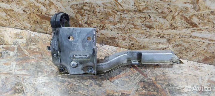 Крепление кассеты радиаторов BMW F07