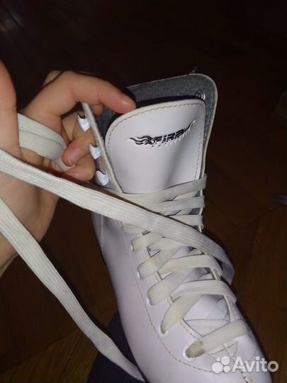 Коньки FireMark белые, 35 размера