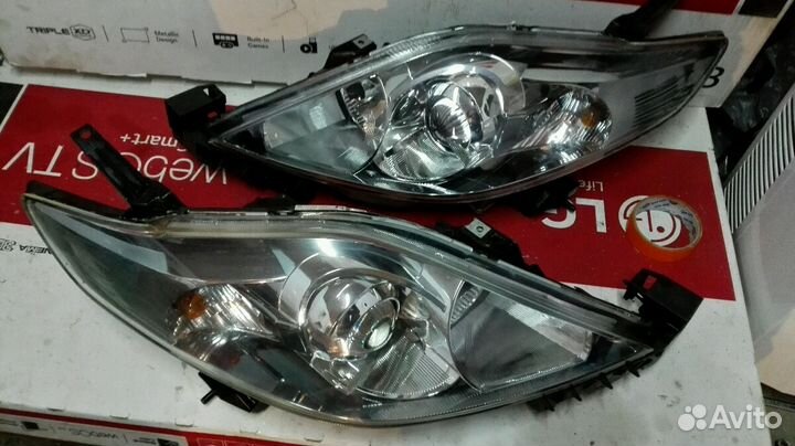 Фара мазда примаси правая левая 2001-2005г