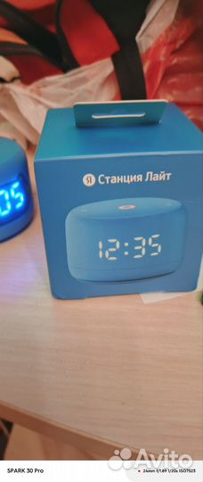 Умная колонка алиса с часами