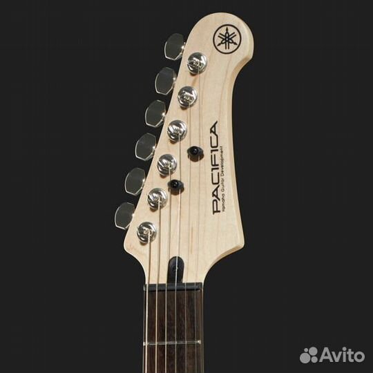 Электрогитара Yamaha + Аксессуары