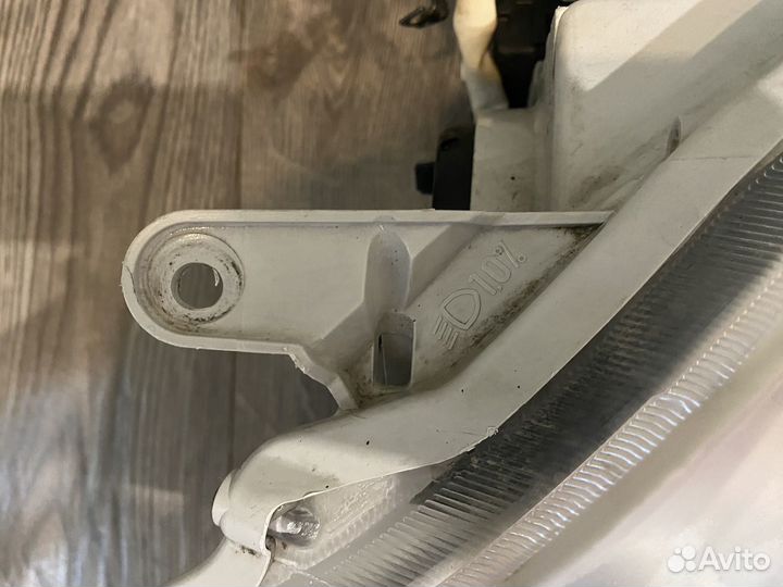 Toyota belta фара правая оригинальная