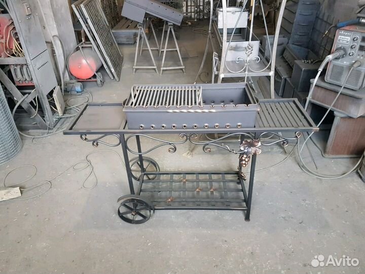 Мангал барбекю на колесах виноградной лозой 4 мм