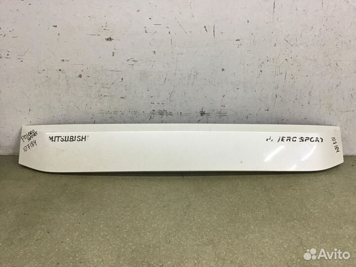 Накладка двери багажника Mitsubishi Pajero Montero