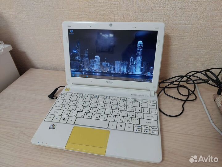 Нетбук Acer aspire one