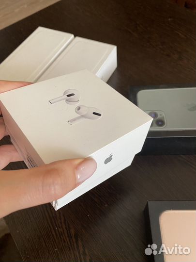 Коробка iPhone 11 pro и 6