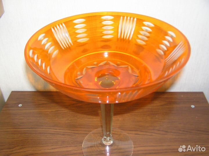 Ваза из двухслойного цветного стекла. Богемия