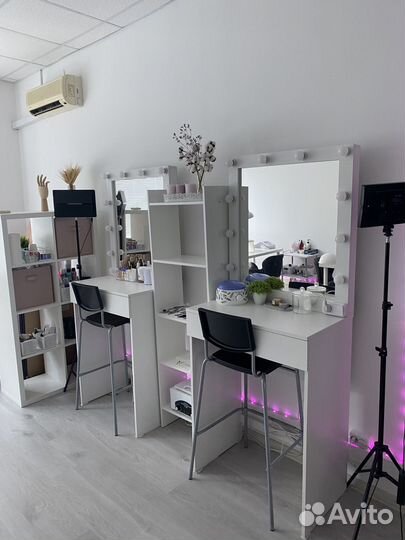 Место мастера бровиста / визажиста