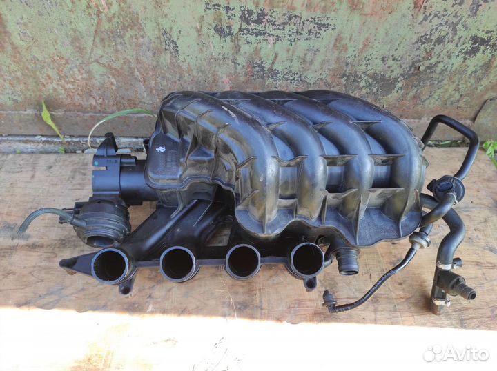 Впускной коллектор Passat B6 Golf V 2.0 FSI