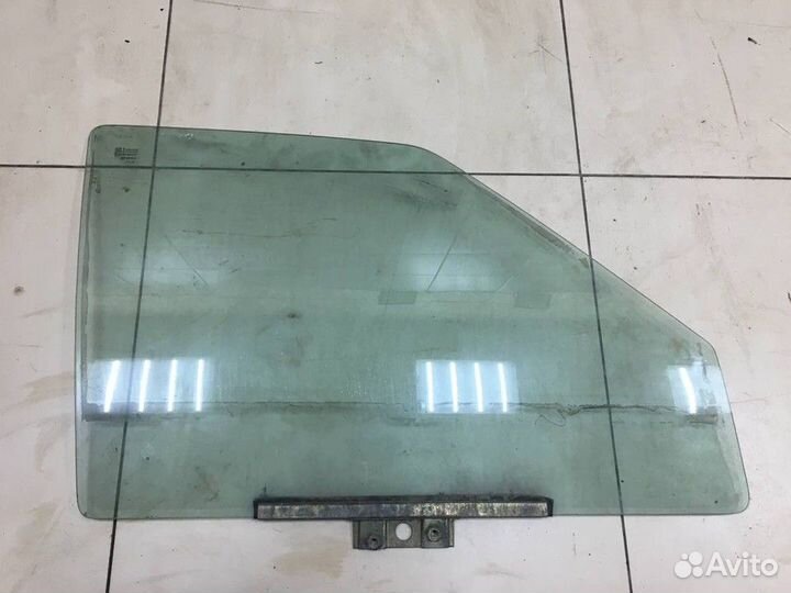 Стекло двери передней правой