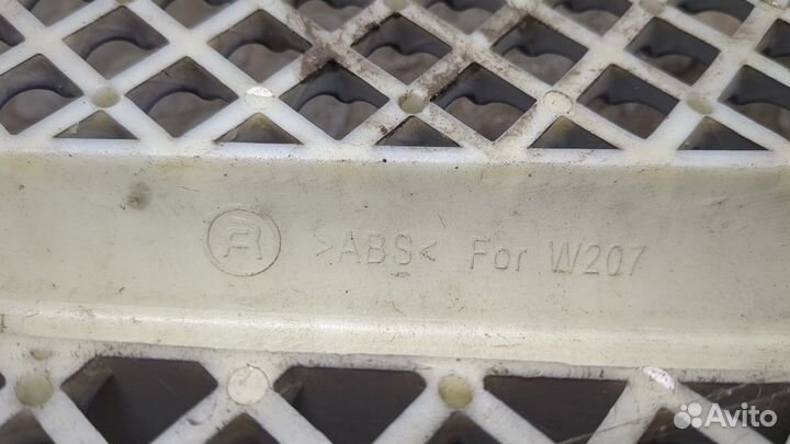 Решетка радиатора Mercedes E W212, 2010