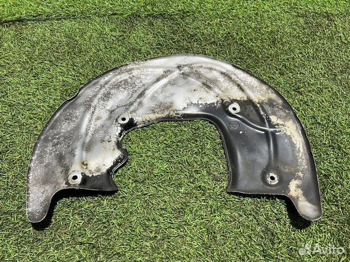 Кожух тормозного диска передний левый Audi Q7 II