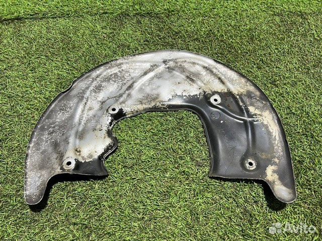 Кожух тормозного диска передний левый Audi Q7 II