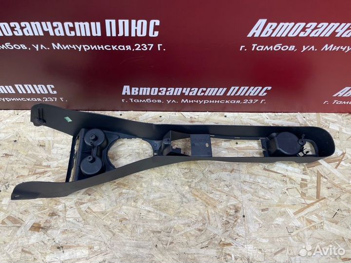 Консоль между сидений Renault Duster