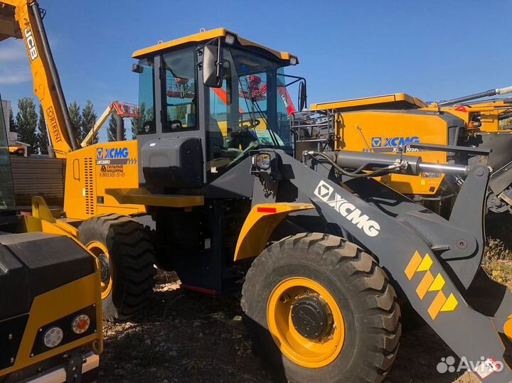 Фронтальный погрузчик XCMG LW330RU, 2023