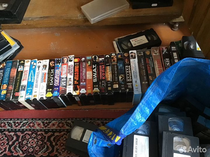 Много-много видеокассет VHS с фильмами - самовывоз