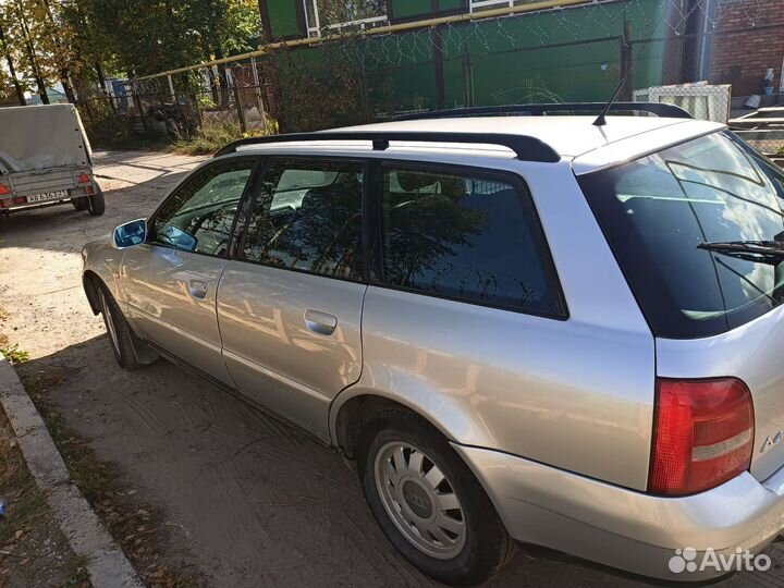 Audi A4 1,6 мт 1999