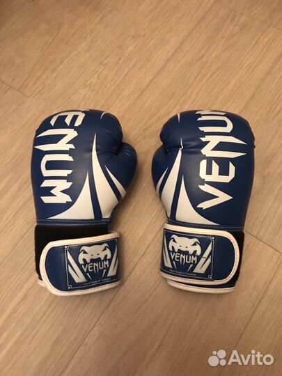 Боксерские перчатки Venum Challenger 2.0 10oz