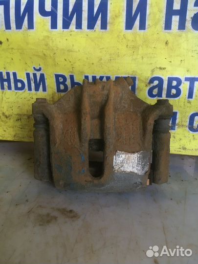 Суппорт передний правый Citroen C3 Picasso