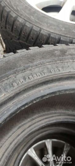 Dunlop SP Winter Ice 01 235/55 R17 99T