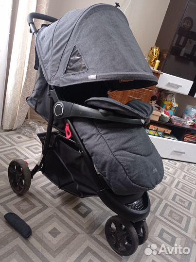 Продам прогулочную коляску