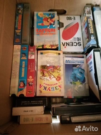 Продам видаки и кассеты из 90-ых