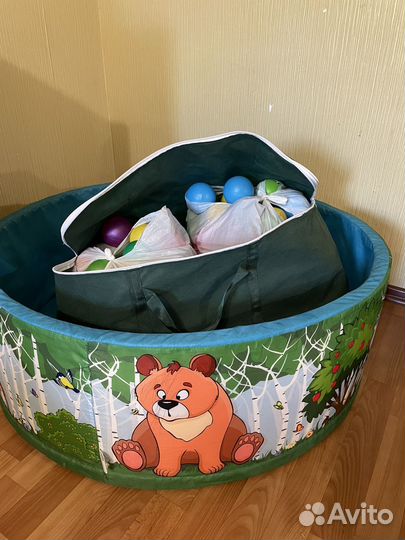 Сухой бассейн с шариками