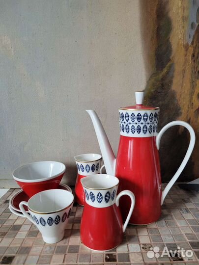 Чайник, сливочник, блюдца Freiberger porzellan