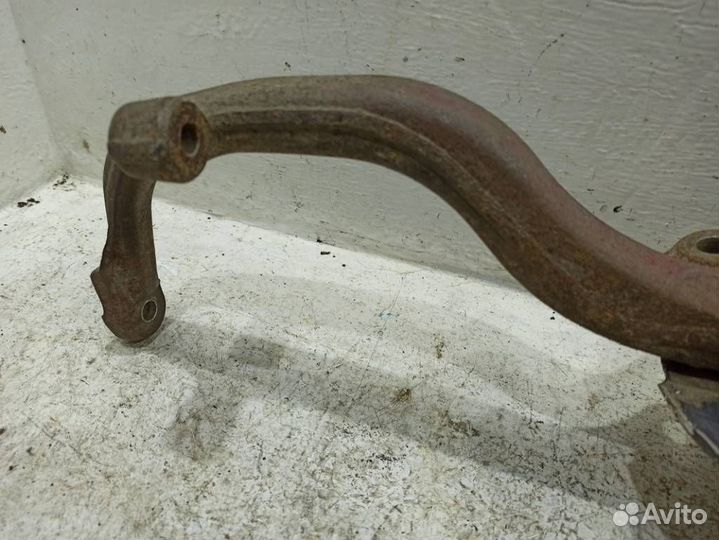 Кулак передний правый