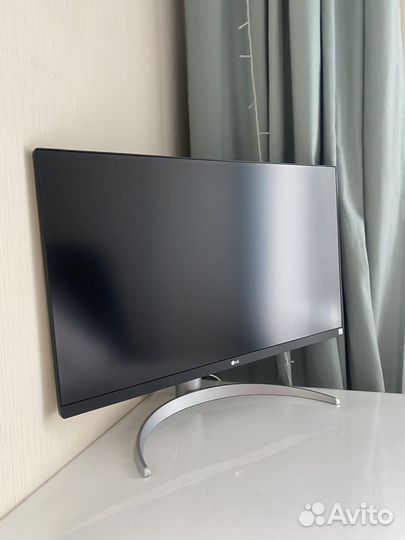 Монитор LG 27UP650-W